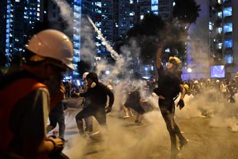 Fake news su protesta Hong Kong, rimossi account da Twitter e Fb